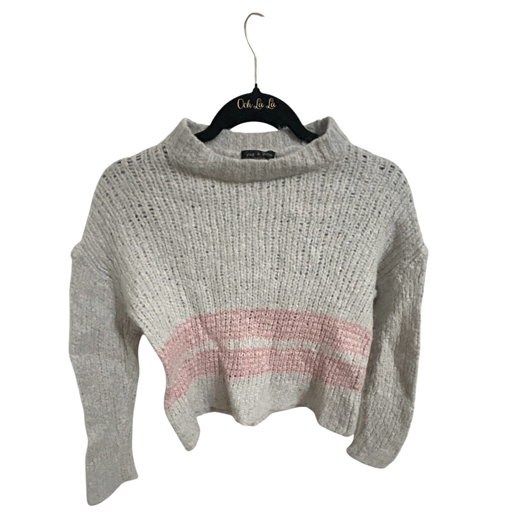 Rag & Bone Medium cropped sweater. Runs small.
Fits like XS or S. Pink & gray.